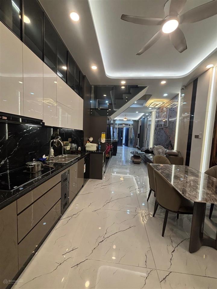 Nhà đình nghi xuân 68m, 4 tầng, 4pn, ô tô vào nhà, gần chợ bốn xã, giá 8,99 tỷ