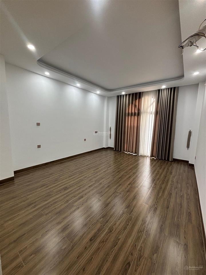 Nhà đình nghi xuân 68m, 4 tầng, 4pn, ô tô vào nhà, gần chợ bốn xã, giá 8,99 tỷ