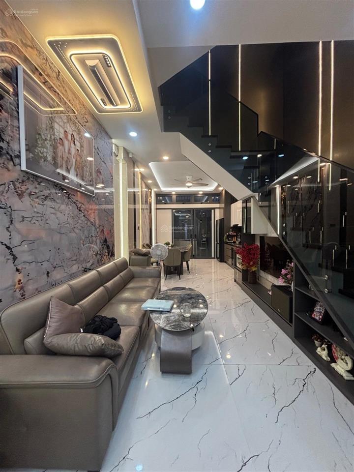Nhà đình nghi xuân 68m, 4 tầng, 4pn, ô tô vào nhà, gần chợ bốn xã, giá 8,99 tỷ
