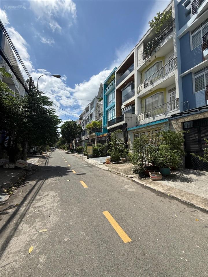 Biệt thự phố tân cổ điển  góc 2 mặt tiền khu tên lửa bình tân  100m2  4 tầng  3pn  chỉ 18,5 tỉ