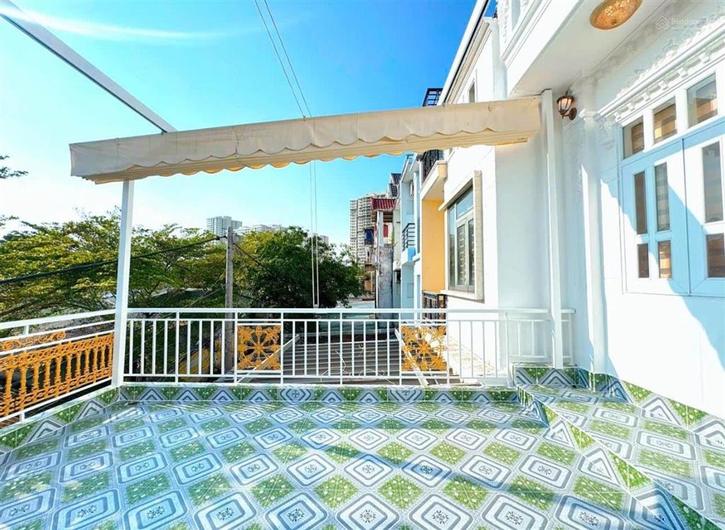 Mặt tiền q7 giá dưới 8 tỷ không có nhiều3 tầnggiá nhỉnh 7...tỷ