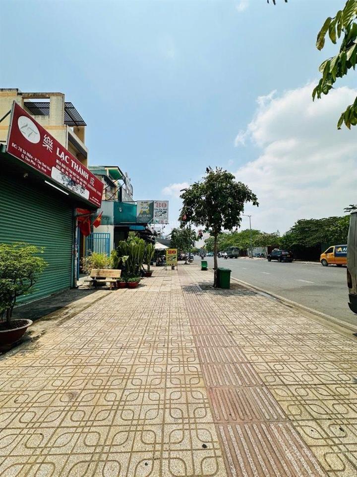 Tô hiệu  khu vực kinh doanh cực tốt  với dt 90m2 nở hậu  không quy hoạch  kxd 6 tầng 160tr/m2