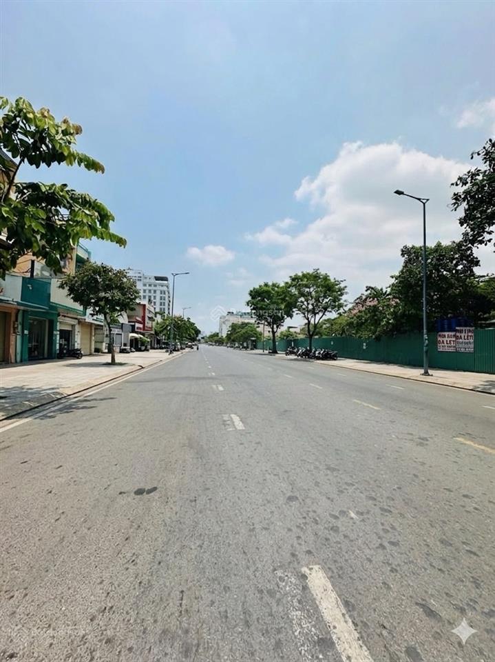 Tô hiệu  khu vực kinh doanh cực tốt  với dt 90m2 nở hậu  không quy hoạch  kxd 6 tầng 160tr/m2