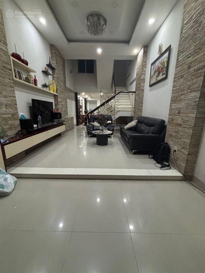 Mặt tiền gần âu cơ  70m2 vuông vức 4 tầng full nội thất 4m x 17m5 ôtô vào nhà vỉa hè 3m hơn 11 tỷ