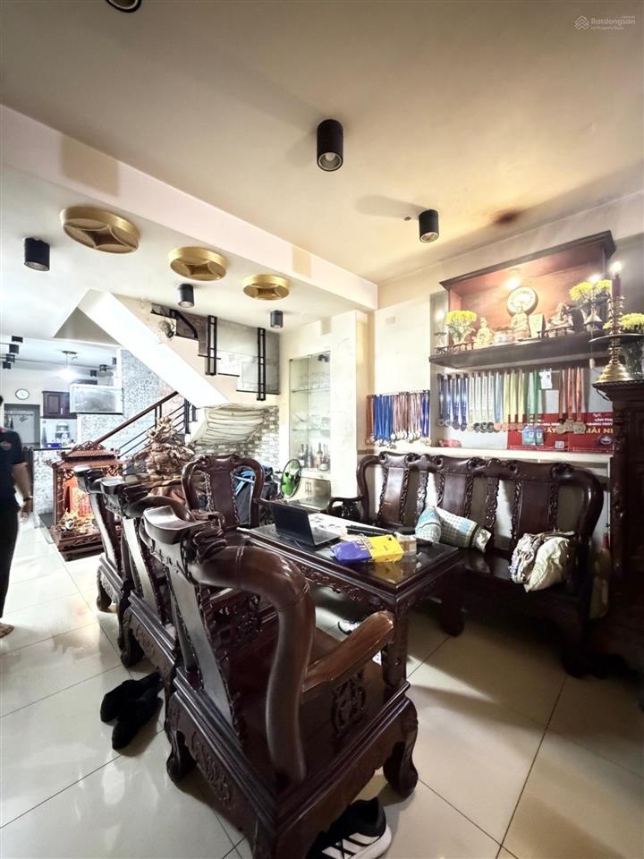 Chỉ còn 11 tỷ nhỉnh  90m² 4 tầng có hầm để xe ô tô vào nhà đường 10m thông gần tân hương còn tl