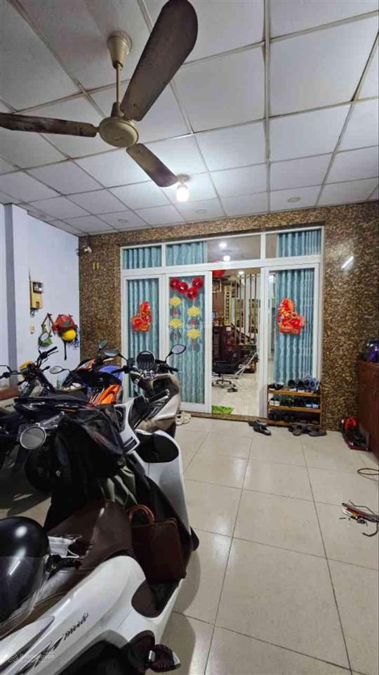 Mặt tiền giáp tân bình âu cơ  ngang 5m² x 21m dts 330m²  btct đường 10m chỉ còn 12 tỉ xíu
