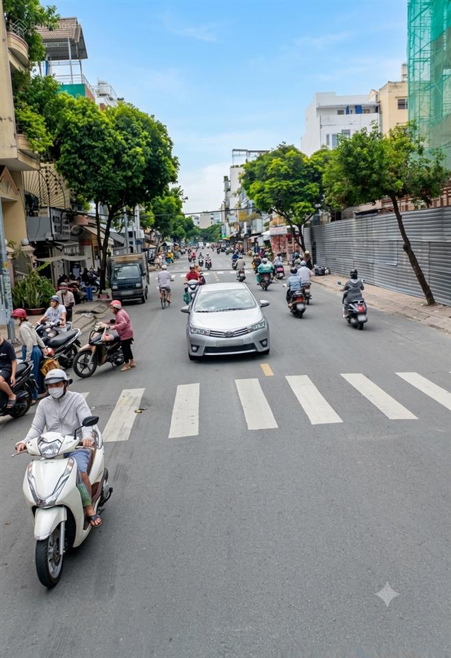Mặt phố kinh doanh sát luỹ bán bích  chỉ còn 12ty síu  gần 90m2  tặng full nội thất 4 tầng