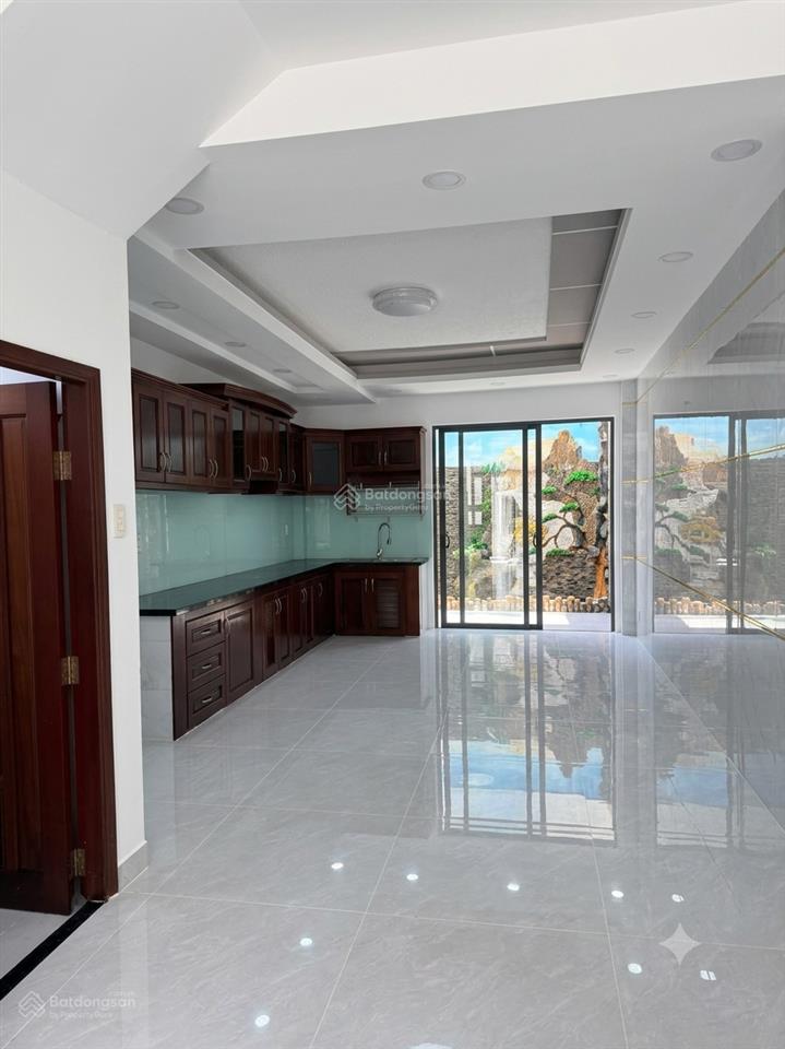 Mặt phố kinh doanh sát luỹ bán bích  chỉ còn 12ty síu  gần 90m2  tặng full nội thất 4 tầng