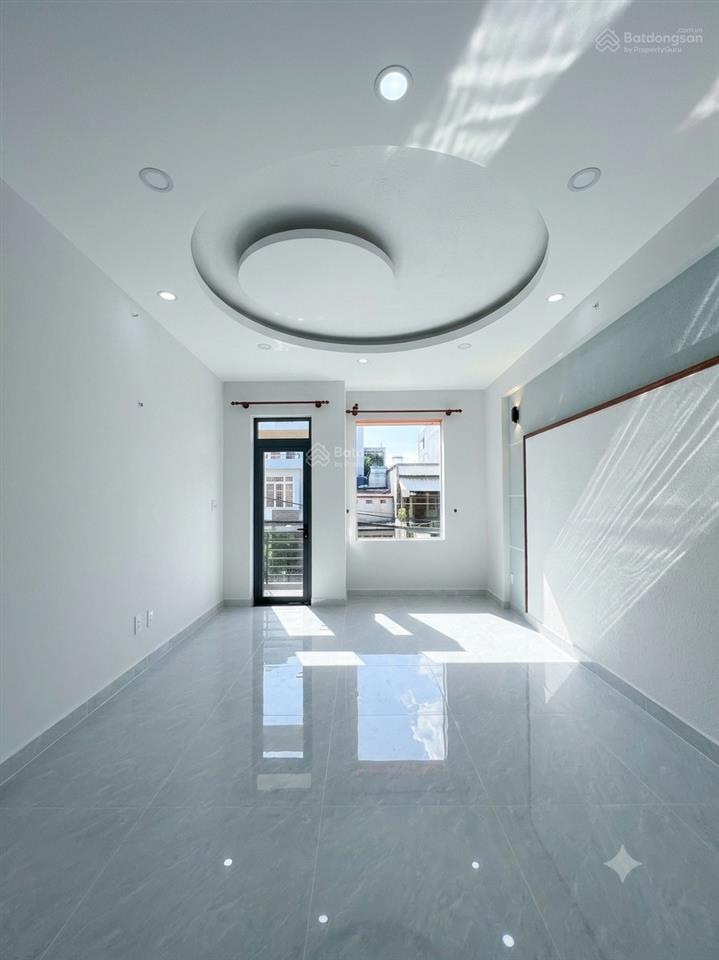 Mặt phố kinh doanh sát luỹ bán bích  chỉ còn 12ty síu  gần 90m2  tặng full nội thất 4 tầng