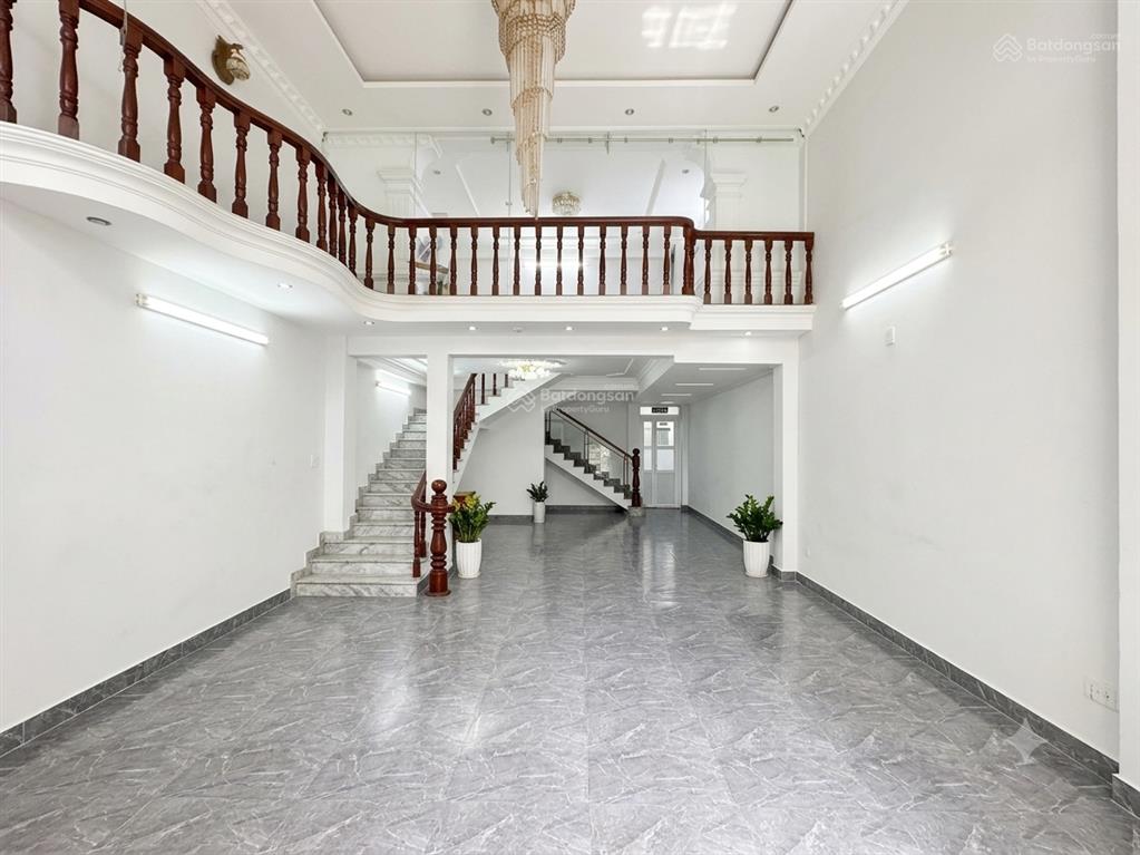 Đường nhựa 8m thông ngay lý thường kiệt tân bình đặc biệt ngang gần 6m nở hậu 120m2 6 tầng hơn 17ty