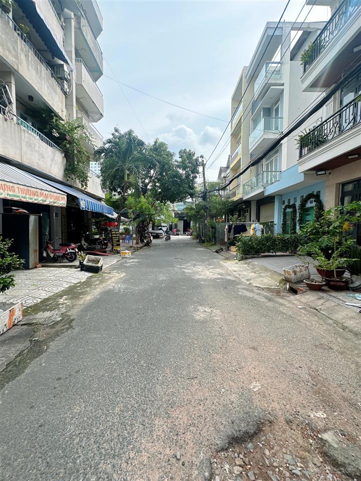Mặt phố độc lập  view công viên 4 tầng hiện đại vỉa hè 4m full nội thất còn 9đ hơn thương lượng