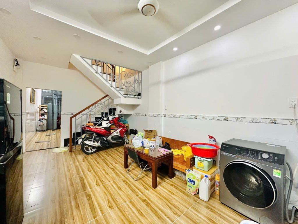 Nhà đẹp hẻm xe hơi Phạm Văn Hai đoạn gần Trường Sa - 51m2 - Kết cấu sẵn - Chỉ 7 tỷ hơn