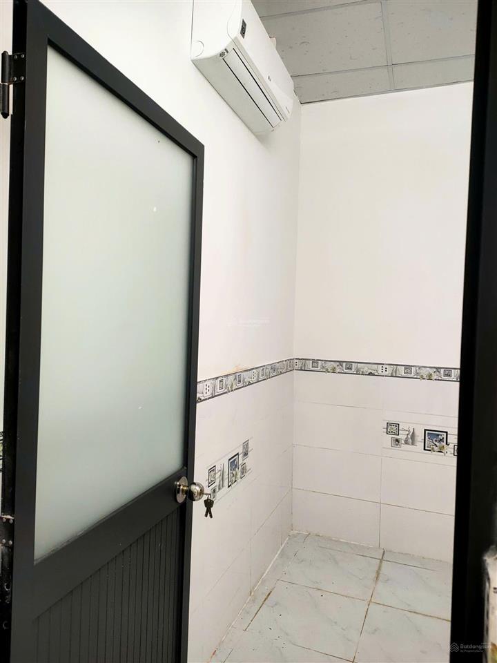 Bán giá siêu hời vị trí đẹp đường xe hơi lê văn lương 826c long hậu