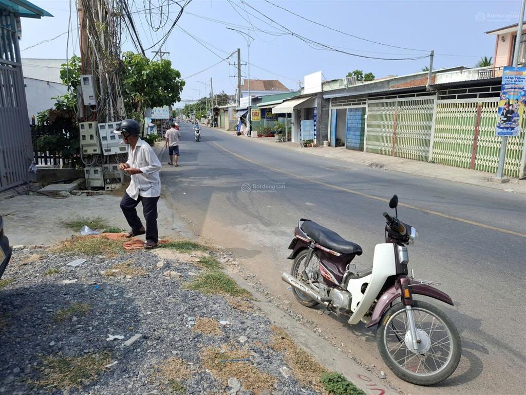 Bán gấp lô đất xây dựng tự do giáp kcn và giáp ranh nhà bè