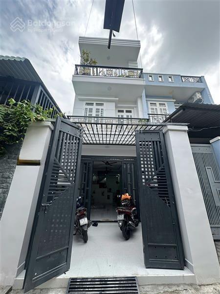 Hồ văn longgò mây  3 tầng 70m2 4.2 x 17  hxh  gấp bán  kế tân phú 