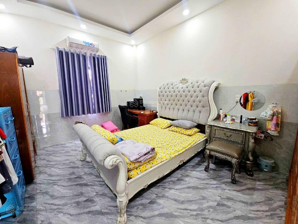 100m2 (4x25m)  tây lân  3 tầng  ở và kd  sân để được 4 oto  hxh ngủ nhà  giá tốt