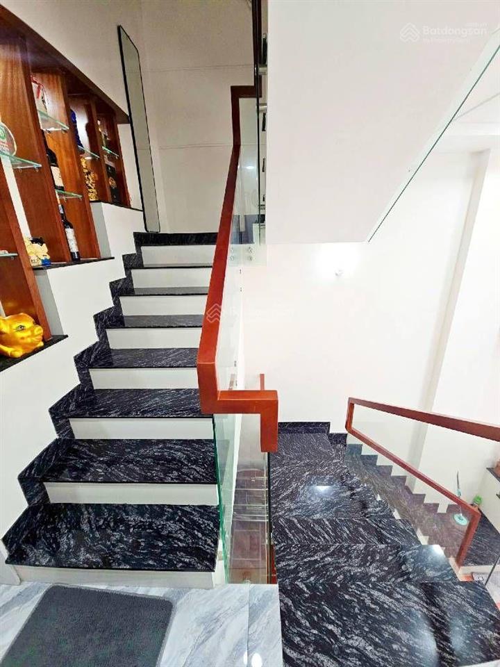 100m2 (4x25m)  tây lân  3 tầng  ở và kd  sân để được 4 oto  hxh ngủ nhà  giá tốt