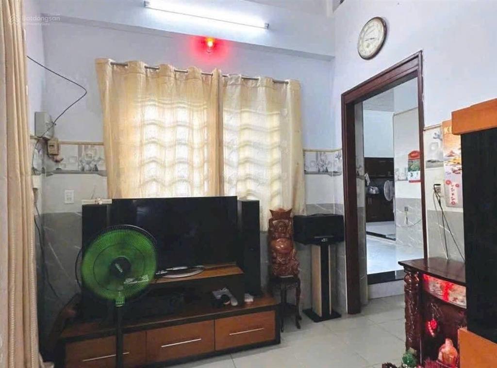 Bán nhà 4tỷ2, 10*15m, đường phan văn hớn