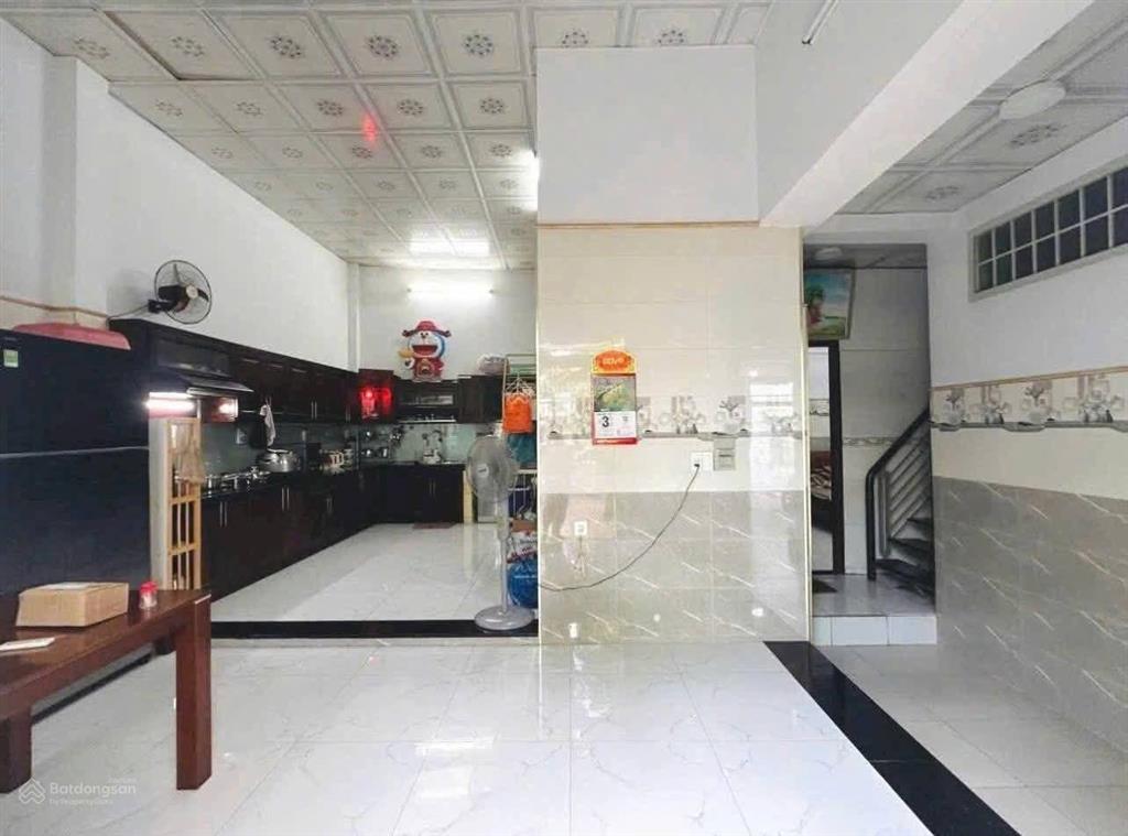 Bán nhà 4tỷ2, 10*15m, đường phan văn hớn