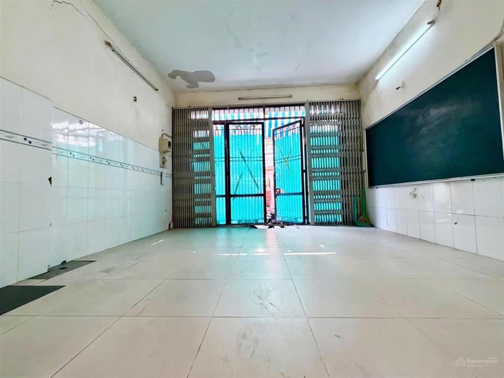 Chỉ 7.2 tỷ  cách mạng, p. phú thọ hòa  2tầng btct  65m2  hẻm xe hơi