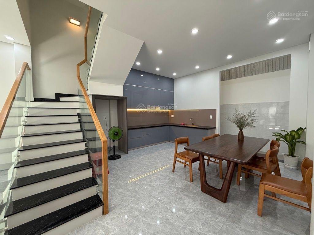 Bán nhà đẹp 3 tầng ngay galaxy nguyễn văn quá , giá nhỉnh 5ty + dt 5m x12m