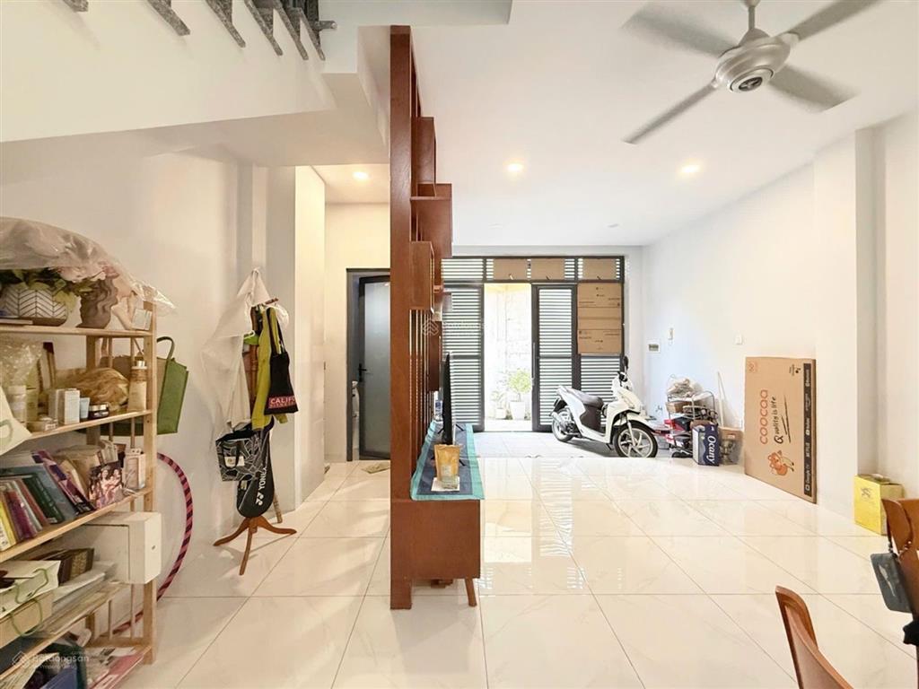Giá tốt khu mũi tàu lạc long quân nhà 3 tầng hẻm ô tô quay đầu mới giảm mạnh
