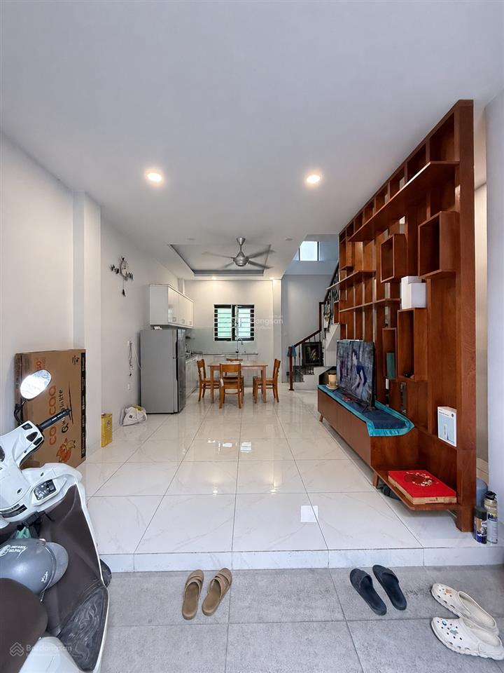 Giá tốt khu mũi tàu lạc long quân nhà 3 tầng hẻm ô tô quay đầu mới giảm mạnh