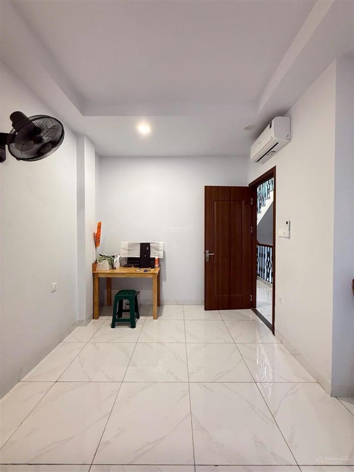 Giá tốt khu mũi tàu lạc long quân nhà 3 tầng hẻm ô tô quay đầu mới giảm mạnh