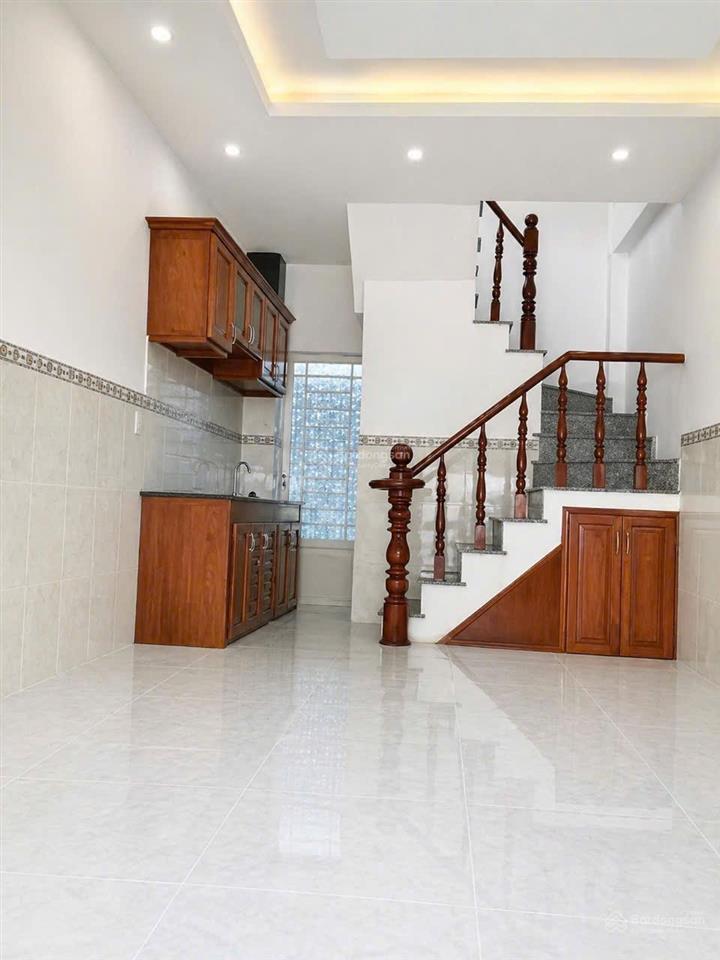 Chỉ 5,5 tỷ nhà 3 tầng hẻm ô tô quay đầu giá tốt khu cmt8 giáp quận 3, quận 10
