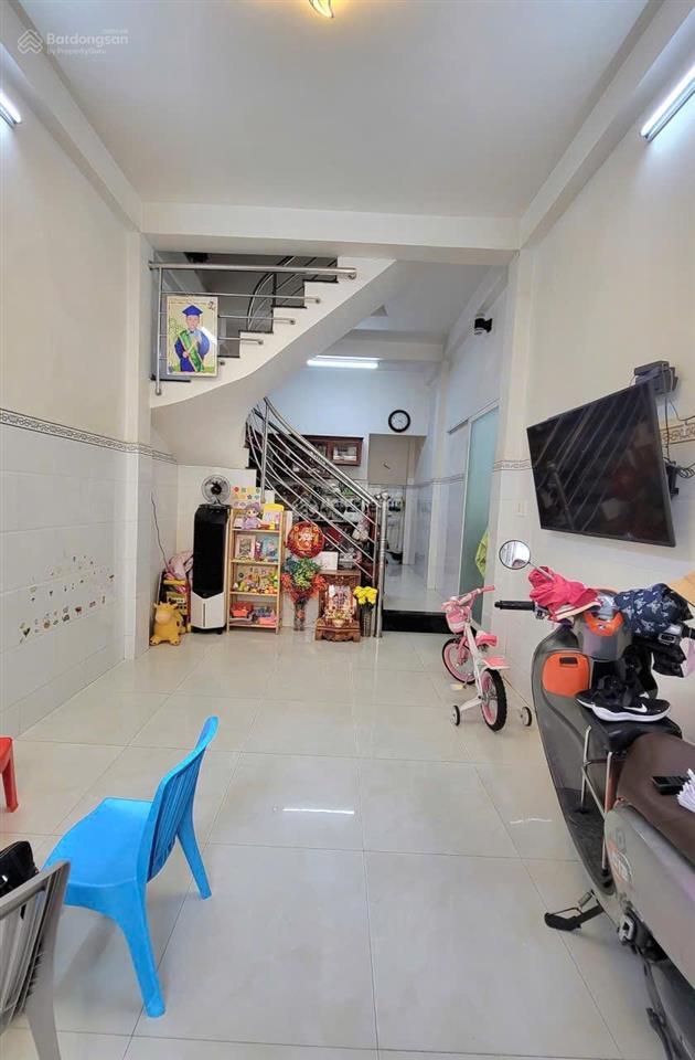 Hơn 4 tỷ, 40m2, 3 tầng, 3pn, hẻm xe hơi, ngay lạc long quân, âu cơ, lý thường kiệt, trần văn quang