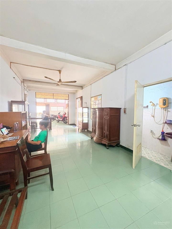 Hơn 8 tỷ xíu, 73m2 nhà 3 tầng 4pn ngay cách mạng tháng 8, phạm văn hai, bành văn trân, ngã 3 ông ta