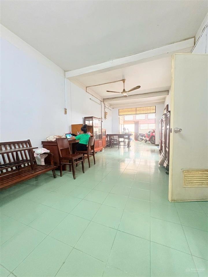 Hơn 8 tỷ xíu, 73m2 nhà 3 tầng 4pn ngay cách mạng tháng 8, phạm văn hai, bành văn trân, ngã 3 ông ta