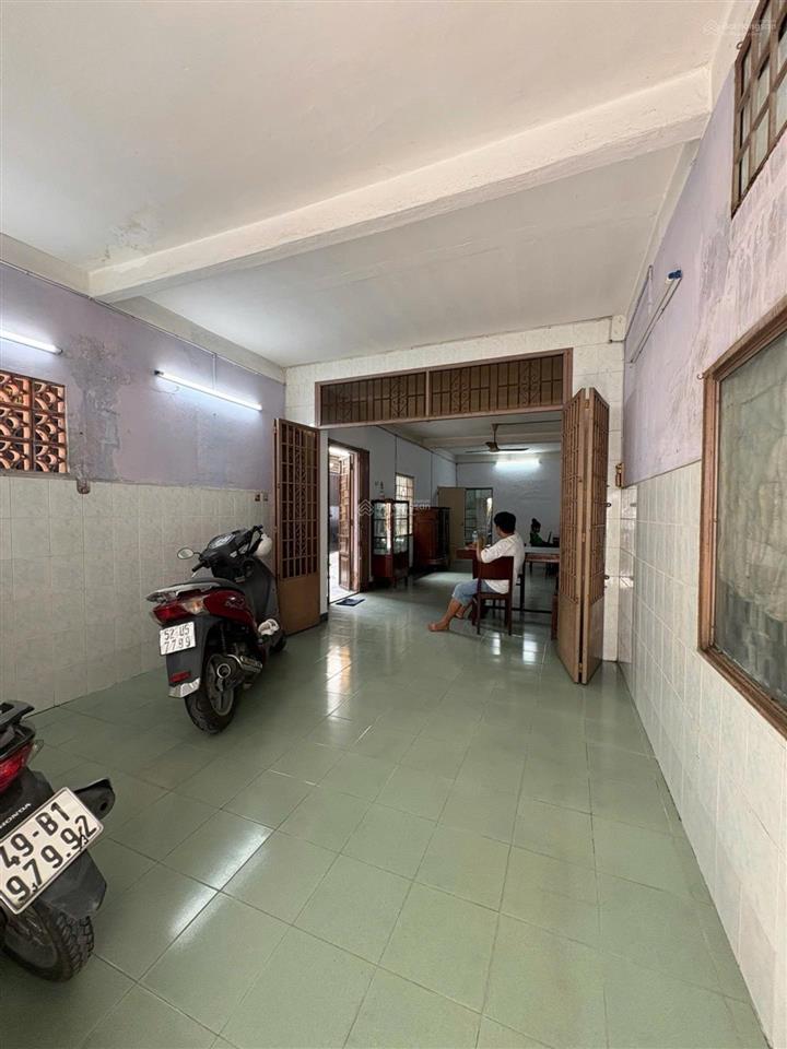 Hơn 8 tỷ xíu, 73m2 nhà 3 tầng 4pn ngay cách mạng tháng 8, phạm văn hai, bành văn trân, ngã 3 ông ta