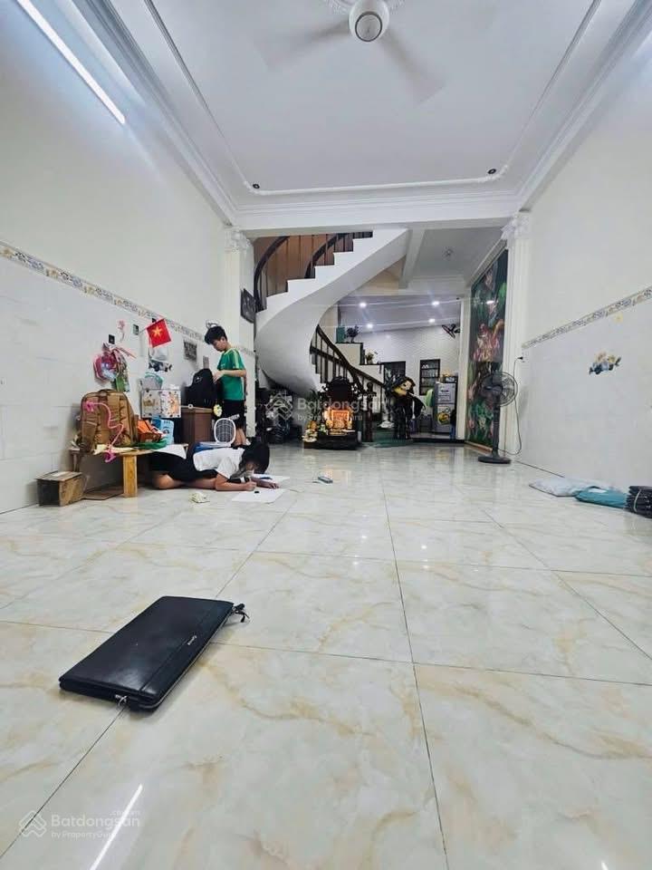 Hơn 7 tỷ, 60m2, 4 tầng 5pn, hẻm vf3 ngay lạc long quân, lý thường kiệt, hồng lạc, bảy hiền, bàu cát