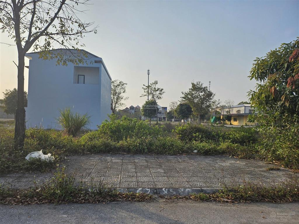 Chính chủ bán 300m2 đất siêu đẹp trung tâm nga sơn 35tr xxx/m2