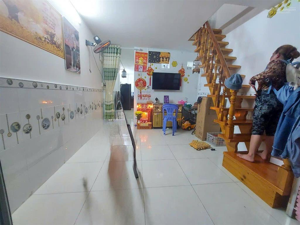 Bán nhà quận 7  hẻm ôtô tới cửa  dt 50m2  tấn phát  gần chợ phú thuận  chỉ 4,4 ty.