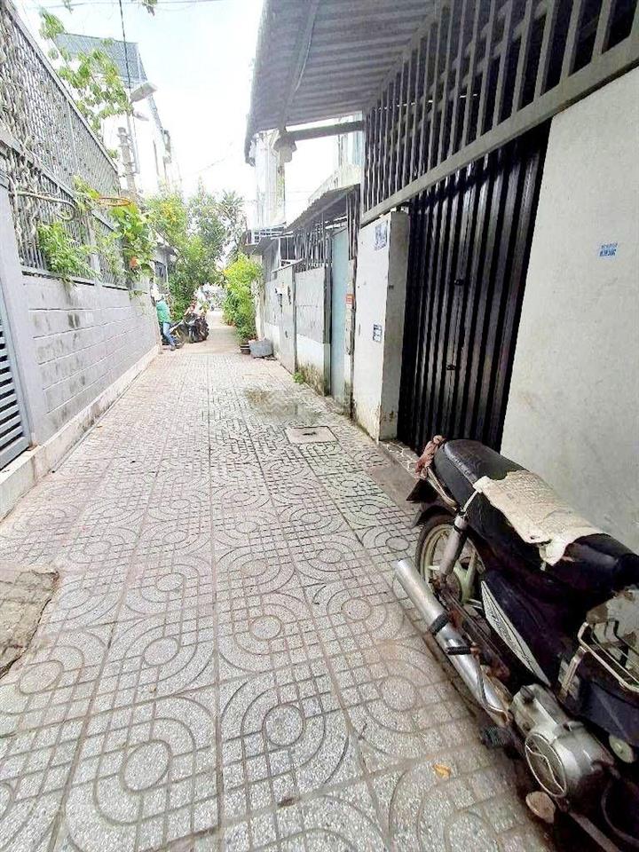Bán nhà quận 7  hẻm ôtô tới cửa  dt 50m2  tấn phát  gần chợ phú thuận  chỉ 4,4 ty.
