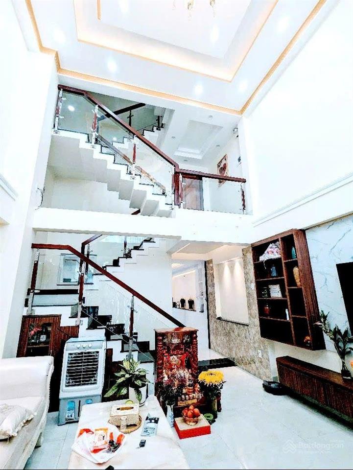 Bán nhà đẹp 3 tầng 4,6x16 xe hơi ngủ nhà, 20m ra phạm hữu lầu quận 7, chỉ hơn 7ty. kết cấu
