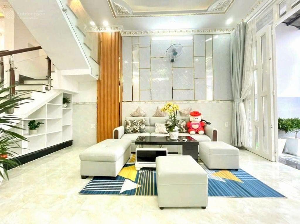 Bán nhà mới 3 tầng  xe hơi đỗ cửa  50m2  sát pmh  200m ra mặt tiền huỳnh tấn phát  chỉ 5,5 tỷ