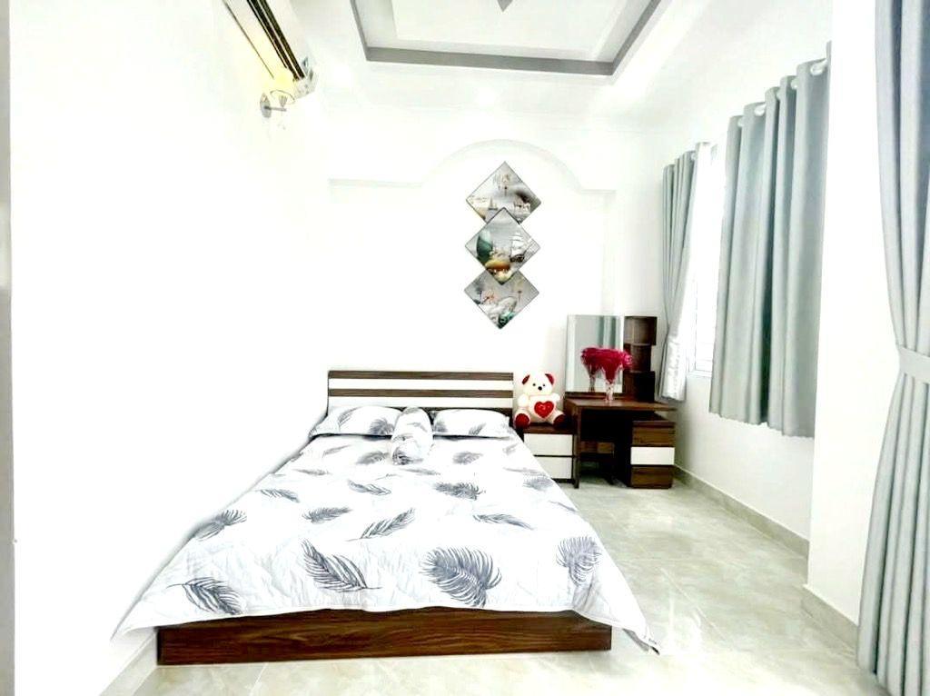 Bán nhà mới 3 tầng  xe hơi đỗ cửa  50m2  sát pmh  200m ra mặt tiền huỳnh tấn phát  chỉ 5,5 tỷ