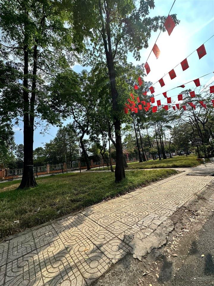 Khách sạn 20 phòng mặt tiền công viên kdc vĩnh (kdc quận 5), dt 500m2, chỉ 35 tỷ