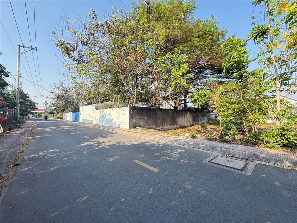 Đất mặt tiền đường tân hiệp 32 sát ngã ba giao với tân hiệp 4, gần chợ hóc môn, dt 1144m2, chỉ 37 t