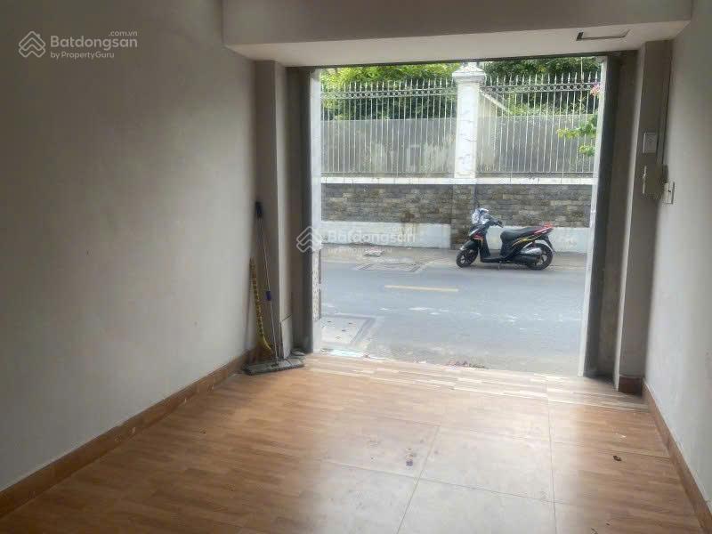 2,35 tỷ  nhà mặt tiền đường nam hòa, phường phước long a, quận 9  diện tích 27m²