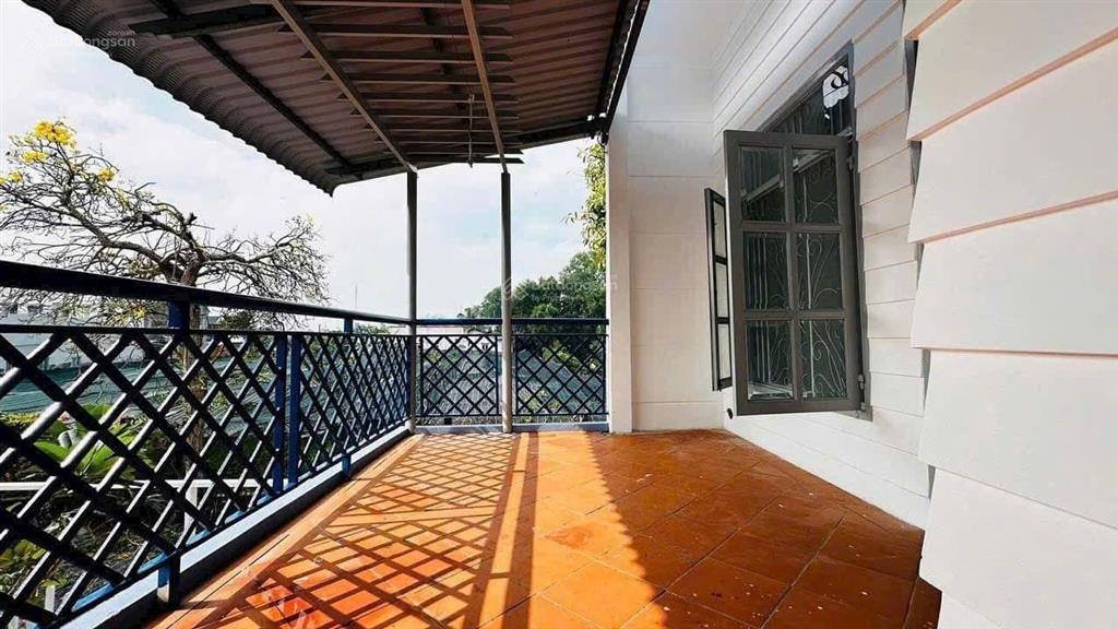 Bán nhà lô góc 3 mặt tiền kinh doanh, đường lã xuân oai, tăng nhơn phú a, q9. dt 100m2  chỉ 4.7 tỷ