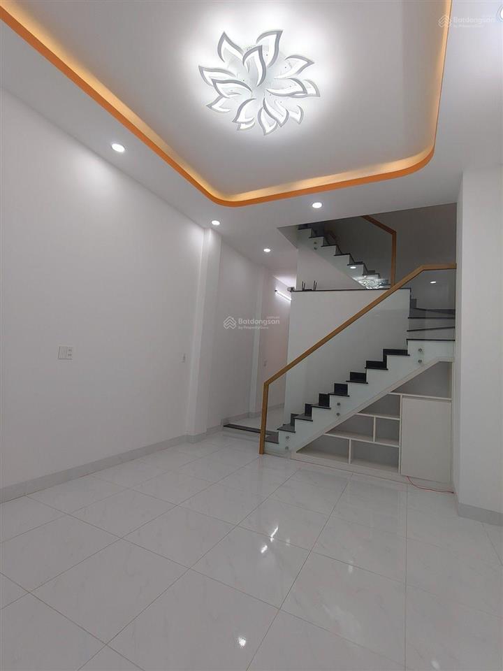 Nhà đẹp hẻm xe hơi đường lã xuân oai, long trường, quận 9  nhà 3 tầng  52m2  4pn 4wc chỉ 5,95 tỷ