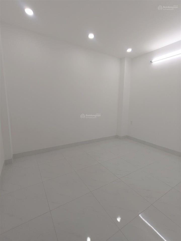 Nhà đẹp hẻm xe hơi đường lã xuân oai, long trường, quận 9  nhà 3 tầng  52m2  4pn 4wc chỉ 5,95 tỷ
