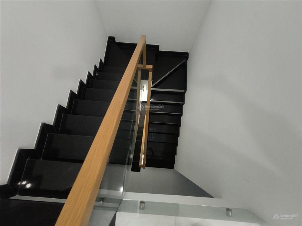 Nhà đẹp hẻm xe hơi đường lã xuân oai, long trường, quận 9  nhà 3 tầng  52m2  4pn 4wc chỉ 5,95 tỷ