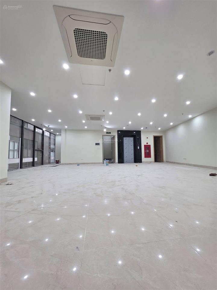 Tòa nhà văn phòng vip  lô góc  1 hầm 9 tầng  khu thủ phủ văn phòng lê văn lương. 81 tỷ