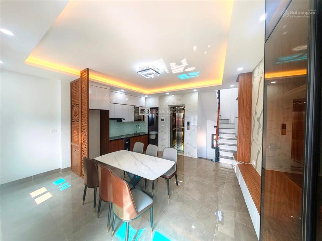 Cầu giấy  nhà mới 7 tầng thang máy  2 thoáng  gần ô tô  chỉ 11.28 tỷ