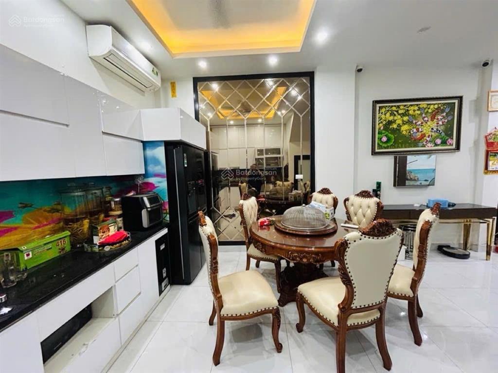 Nhà phố yên lạc gần phố  lô góc 2 mặt thoáng  thang máy  nở hậu  ô tô thông  dưới 16 tỷ